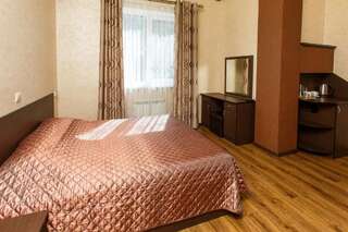 Гостиница Гостевой дом «Золотая подкова» Адлер Стандартный двухместный номер с 2 отдельными кроватями-4